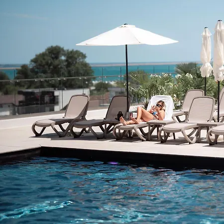 Cozy 98 In Odyssey Pools And Parking Năvodari