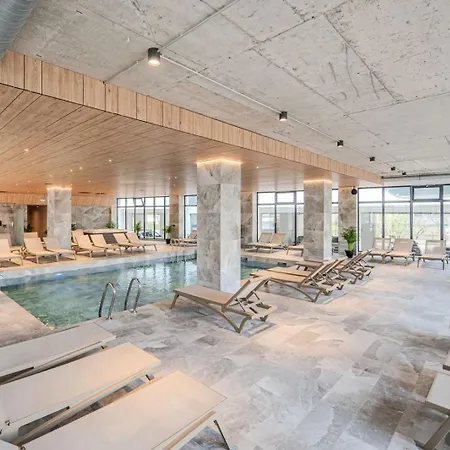 Cozy 98 In Odyssey Pools And Parking Apartament Năvodari